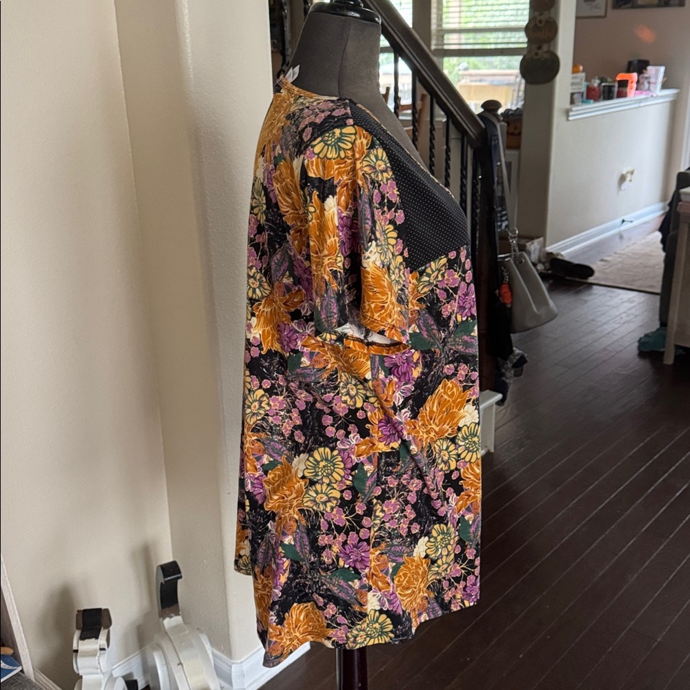 LuLaRoe  classic T 
Sz XL - Picture 2 of 7